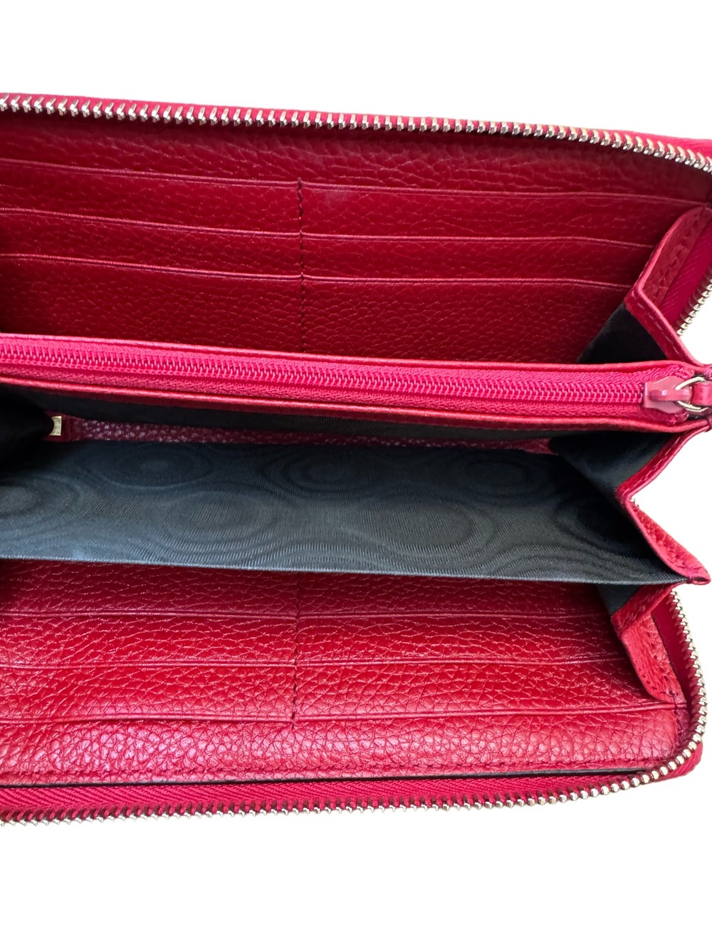 Gucci Soho Red Pebbled Leather Zip Around Continental Wallet Tassel NWOT - Picture 3 of 7